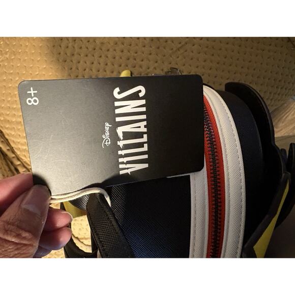 LOUNGEFLY DISNEY Backpack Bag ALICE IN WONDERLAND Queen of Hearts Red NEW - Picture 9 of 9